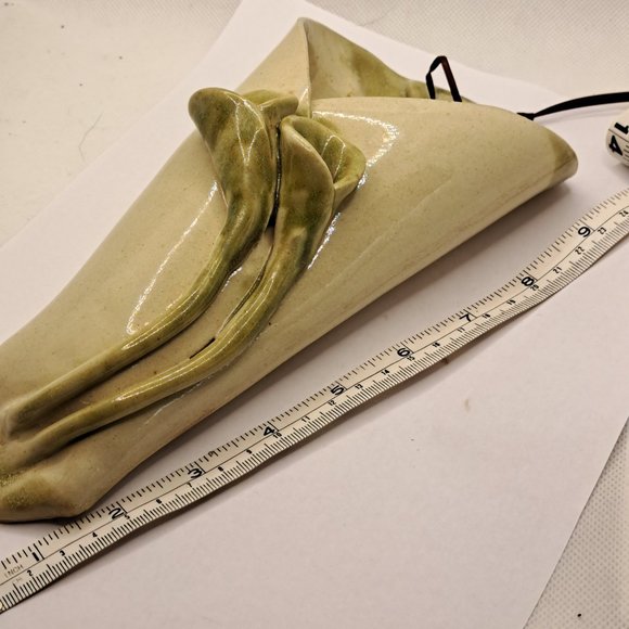 Pottery wall pockets with flowers. - Picture 2 of 10